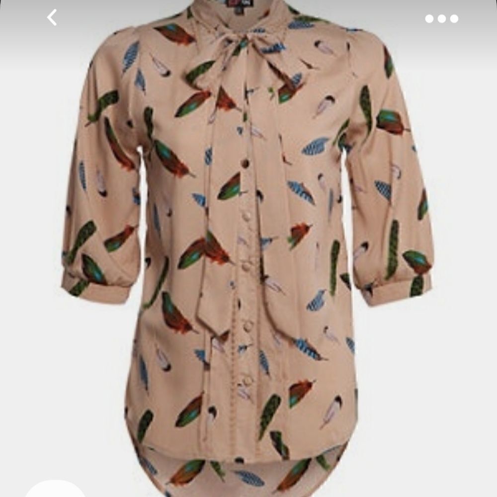 YUMI Tan 3/4 Sleeve Button Up with Tie Sash Feather Print Top/Blouse 6/8